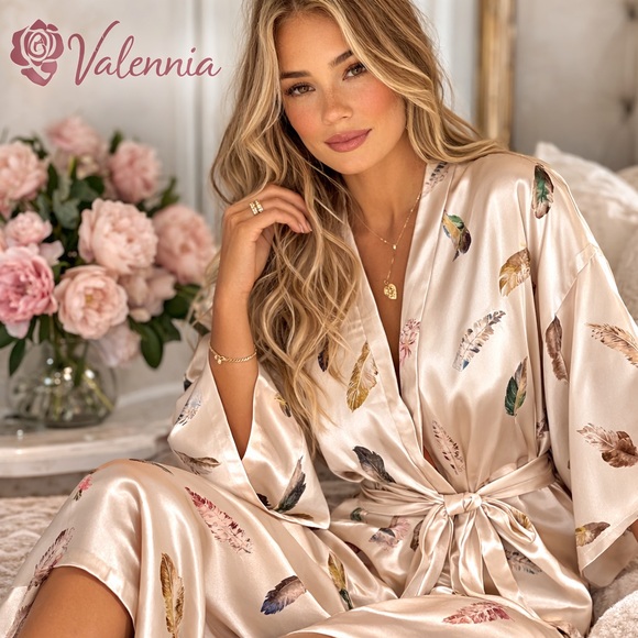 Valennia Kimono Robe,Belted, Excellent Condition, Champagne Feather, Size Med - Picture 2 of 8